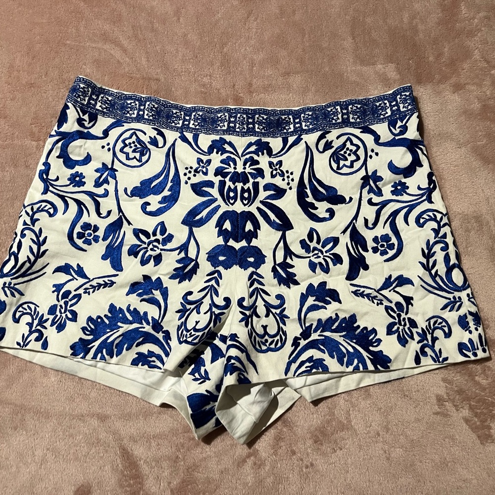 Alice + Olivia Blue & White High-Waist Printed Shorts - Picture 8 of 10